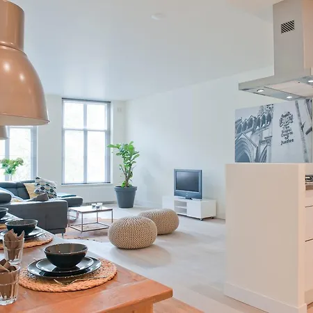 Modern Centre Apartment *